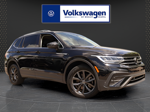 Deep Black Pearl Effect 2023 Volkswagen Tiguan 2.0T SE