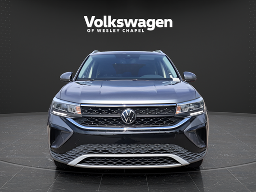 Platinum Gray Metallic 2024 Volkswagen Taos 1.5T SE