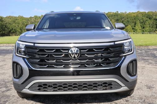 Silver Mist Metallic 2026 Volkswagen Atlas Cross Sport 2.0T SE W/TECHNOLOGY