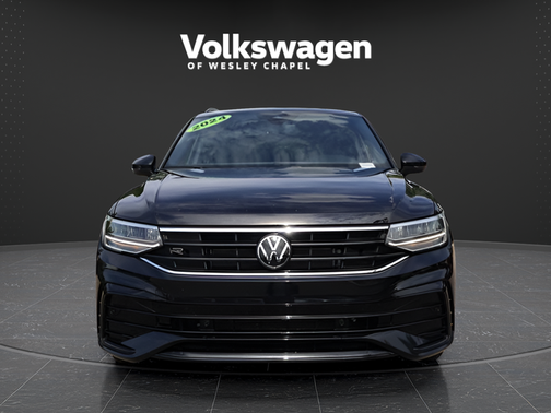 Deep Black Pearl Effect 2024 Volkswagen Tiguan 2.0T SE R-Line Black