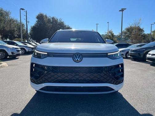 2025 Volkswagen Tiguan 2.0T SEL R-Line