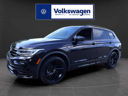 Deep Black Pearl Effect 2023 Volkswagen Tiguan 2.0T SE R-Line Black
