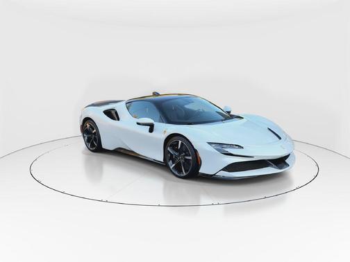 Bianco Sanae 2022 Ferrari SF90 Stradale Base