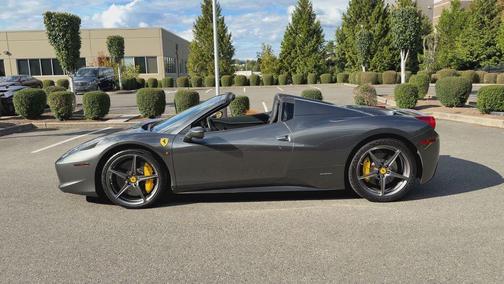 Grigio Silverstone Metallic 2013 Ferrari 458 Spider Base