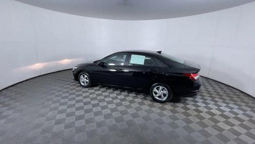 2023 Hyundai ELANTRA SE