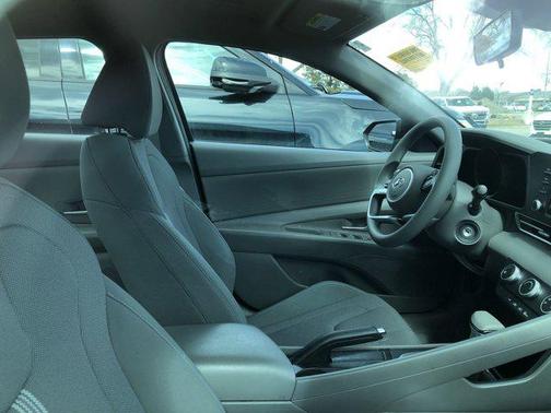 2023 Hyundai ELANTRA SE