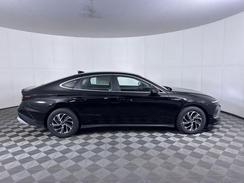 Abyss Black 2026 Hyundai SONATA Hybrid Base