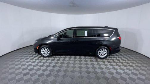 Brilliant Black Crystal Pearlcoat 2017 Chrysler Pacifica Touring