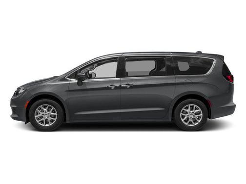 Brilliant Black Crystal Pearlcoat 2017 Chrysler Pacifica Touring