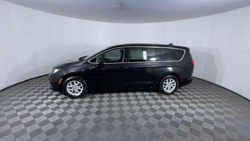 Brilliant Black Crystal Pearlcoat 2017 Chrysler Pacifica Touring