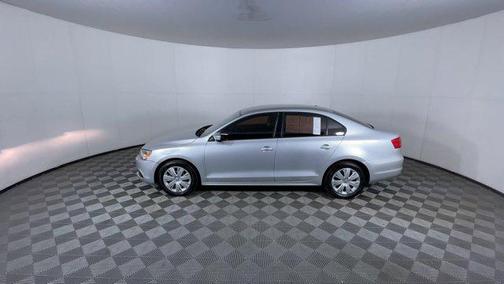 Reflex Silver Metallic 2011 Volkswagen Jetta SE