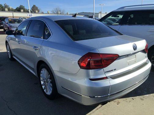 2016 Volkswagen Passat 1.8T SE