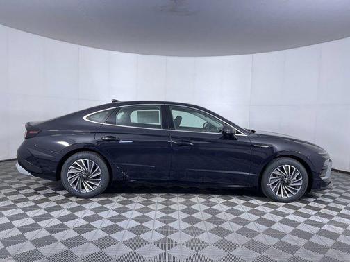 2025 Hyundai SONATA Hybrid SE