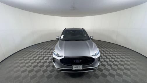 Iconic Silver Metallic 2023 Ford Escape ST-Line Select