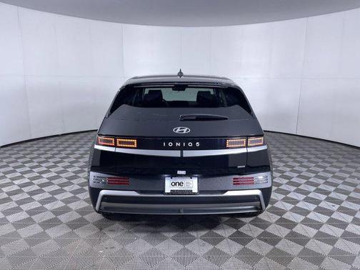 2025 Hyundai IONIQ 5 SE