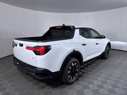 Atlas White 2027 Hyundai SANTA CRUZ SE
