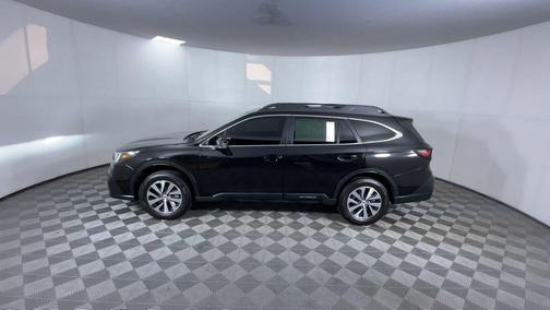 Crystal Black Silica 2022 Subaru Outback Premium