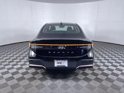 2025 Hyundai SONATA SE