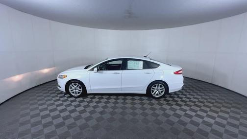 White 2016 Ford Fusion SE