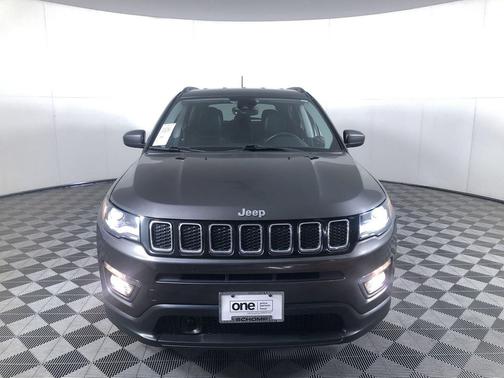 Granite Crystal Metallic Clearcoat 2018 Jeep Compass Latitude