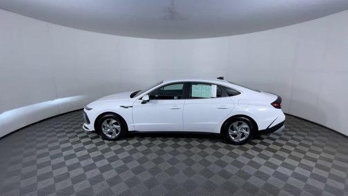 2025 Hyundai SONATA SE