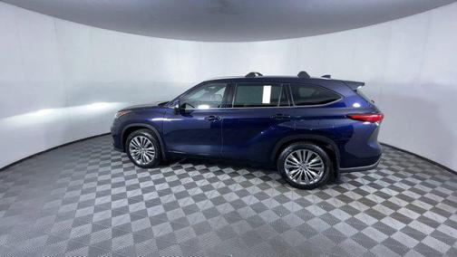 2021 Toyota Highlander Hybrid Platinum