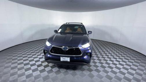 2021 Toyota Highlander Hybrid Platinum