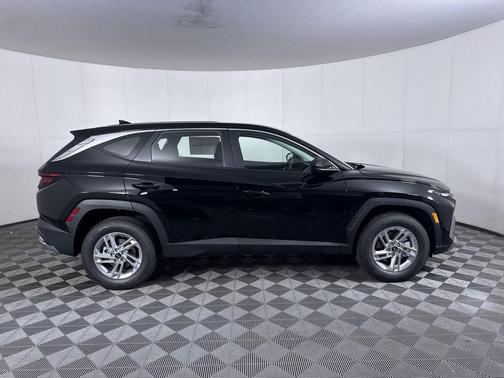 Phantom Black 2026 Hyundai TUCSON SE