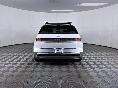 Atlas White 2027 Hyundai IONIQ 5 Limited