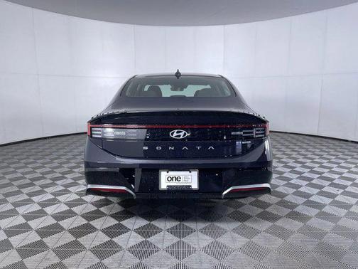 2025 Hyundai SONATA Hybrid SE