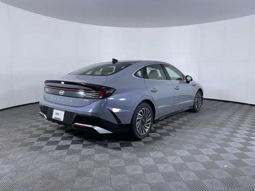 2024 Hyundai SONATA Hybrid Limited