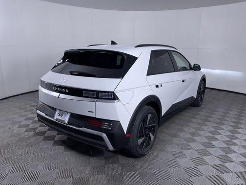 2025 Hyundai IONIQ 5 SEL