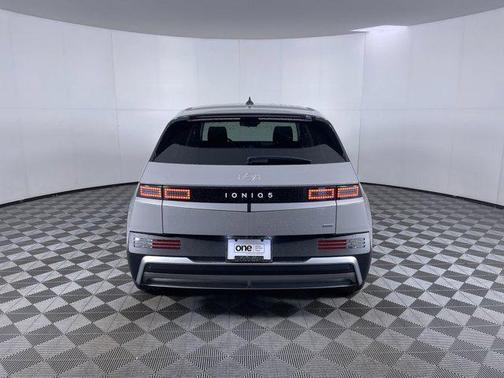 2025 Hyundai IONIQ 5 SE