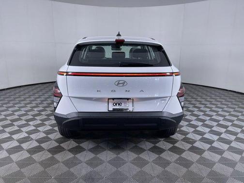 2025 Hyundai KONA SE