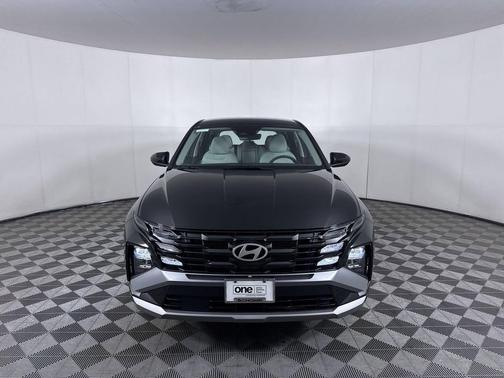 Phantom Black 2026 Hyundai TUCSON SE