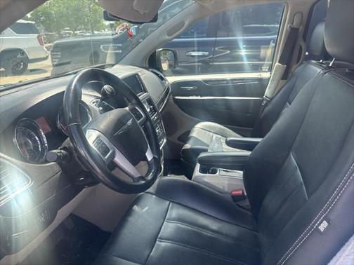 2014 Chrysler Town & Country Touring-L