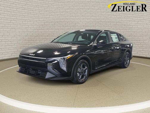 Aurora Black Pearl 2026 Kia K4 LXS