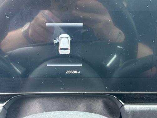 Cityscape Green 2023 Kia Niro Touring