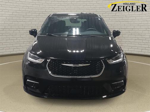 2025 Chrysler Pacifica L