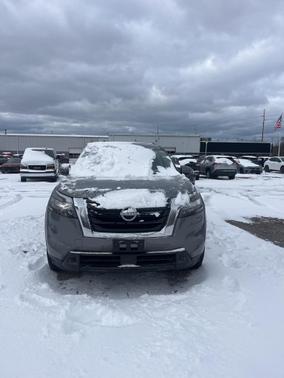 2025 Nissan Pathfinder SV