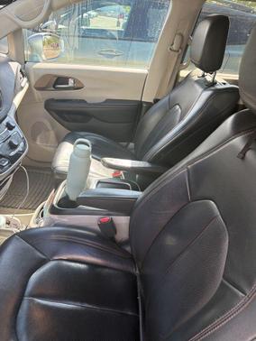 Billet Silver Metallic Clearcoat 2017 Chrysler Pacifica Touring-L