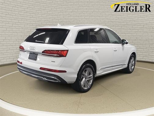 2022 Audi Q7 45 Premium