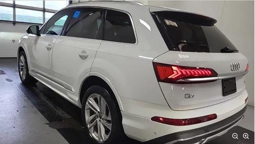 2022 Audi Q7 45 Premium