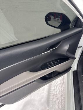 2019 Toyota Camry Hybrid XLE