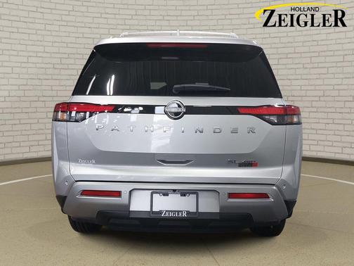 2024 Nissan Pathfinder SL 4WD