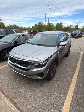 Steel Gray 2023 Kia Seltos LX