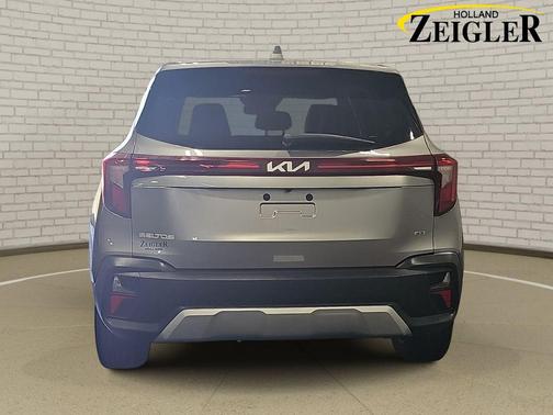 Steel Gray 2024 Kia Seltos LX