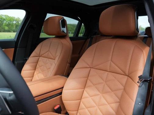 2025 BMW 740 i xDrive