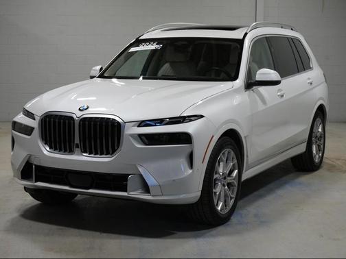 Mineral White Metallic 2024 BMW X7 xDrive40i