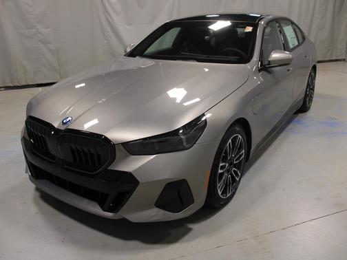 2026 BMW 550e 550e xDrive